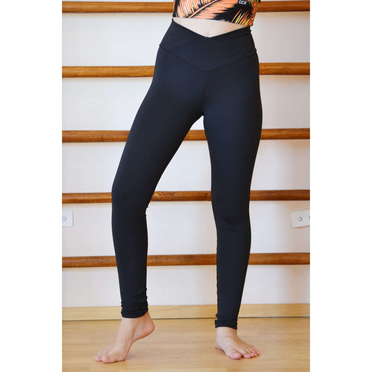 Fekete basic "V" derekú női fitness sport leggings