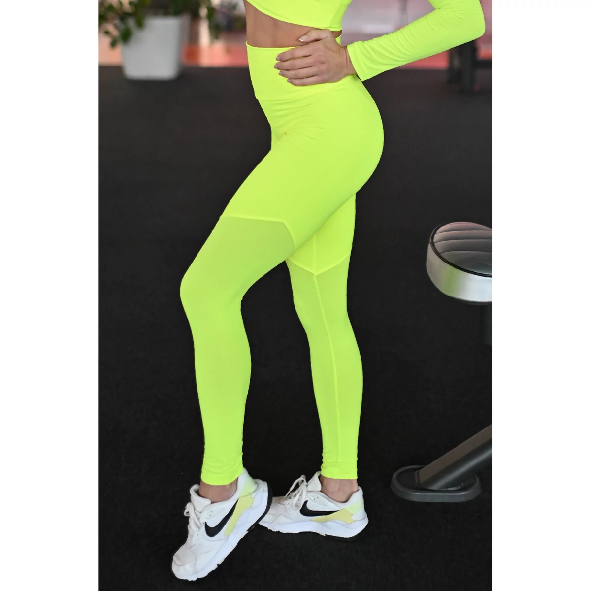 Neon sárga, "mesh" betétes női fitness sport leggings