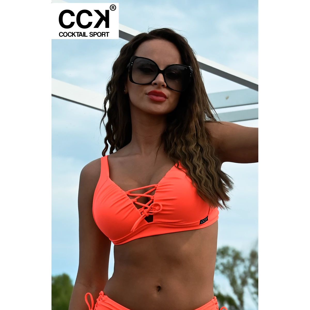 Neon korall (rio) basic, alul és oldalt széles pántos, állítható vállpántos, push up B formakosaras háromszög bikini felső
