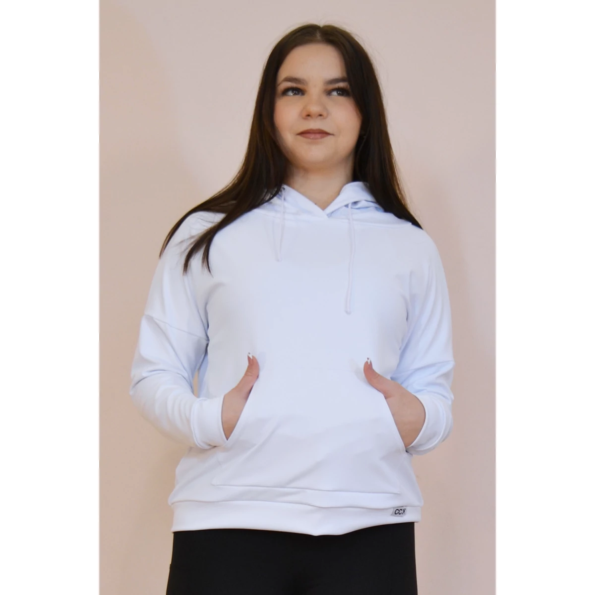 Kenguruzsebes, kapucnis fitnesz felső, fehér