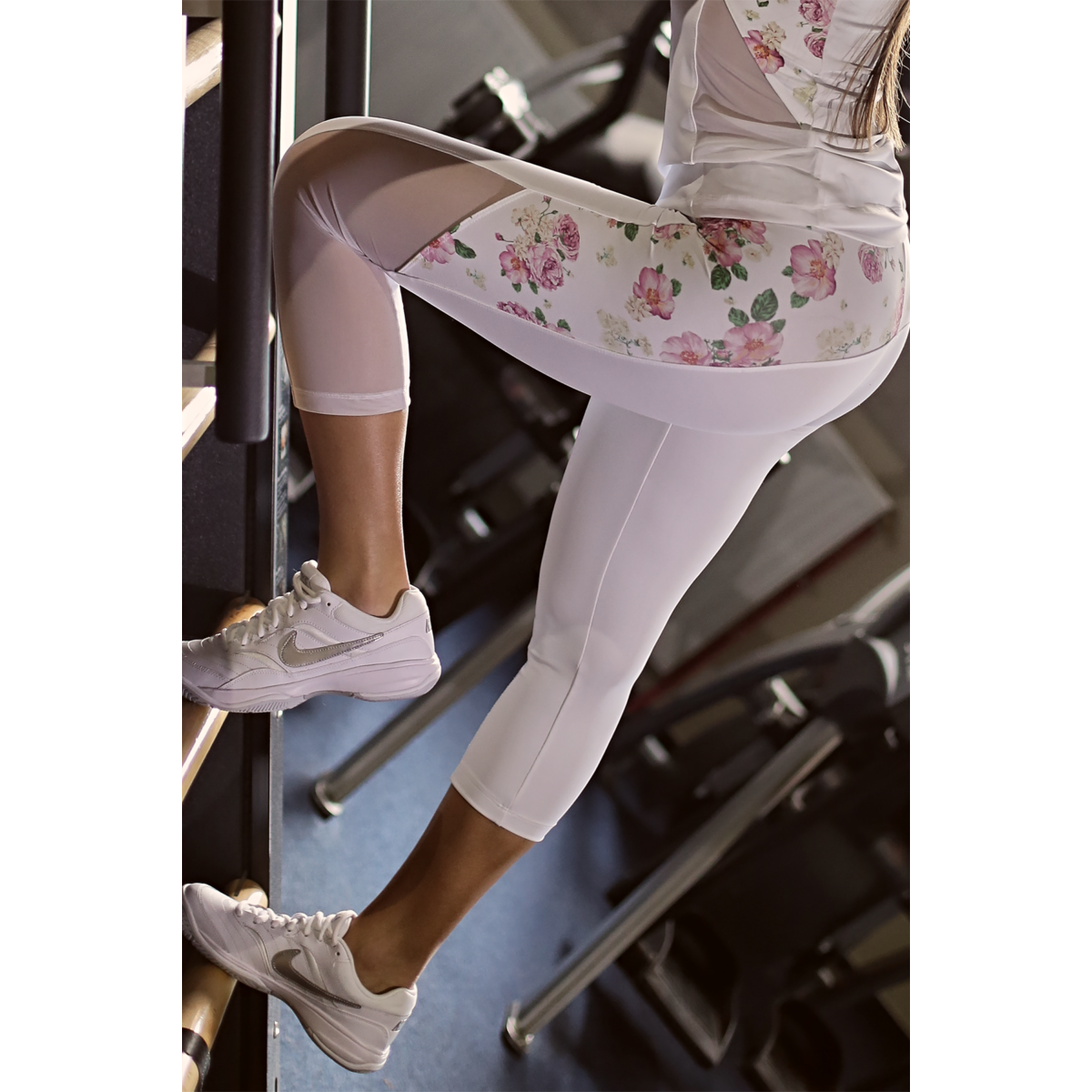Rózsás tüll betétes hullám női fitness capri nadrág - CCK - COCKTAIL SPORT