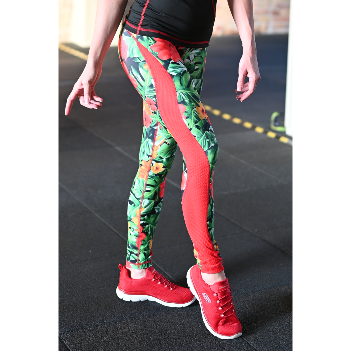 Női tüllbetétes láng fitness leggings, dzsungel-piros