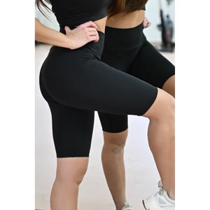 Kép 1/3 - Fekete basic, magasderekú női fitness biciklis short