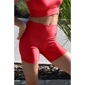Piros csiszolt, húzott fenekű, V derekú női középhosszú short
