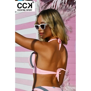 Kép 2/3 - oldalt szélespántos tricolor kivehető szivacsbetétes D kosaras háromszög bikini felső.