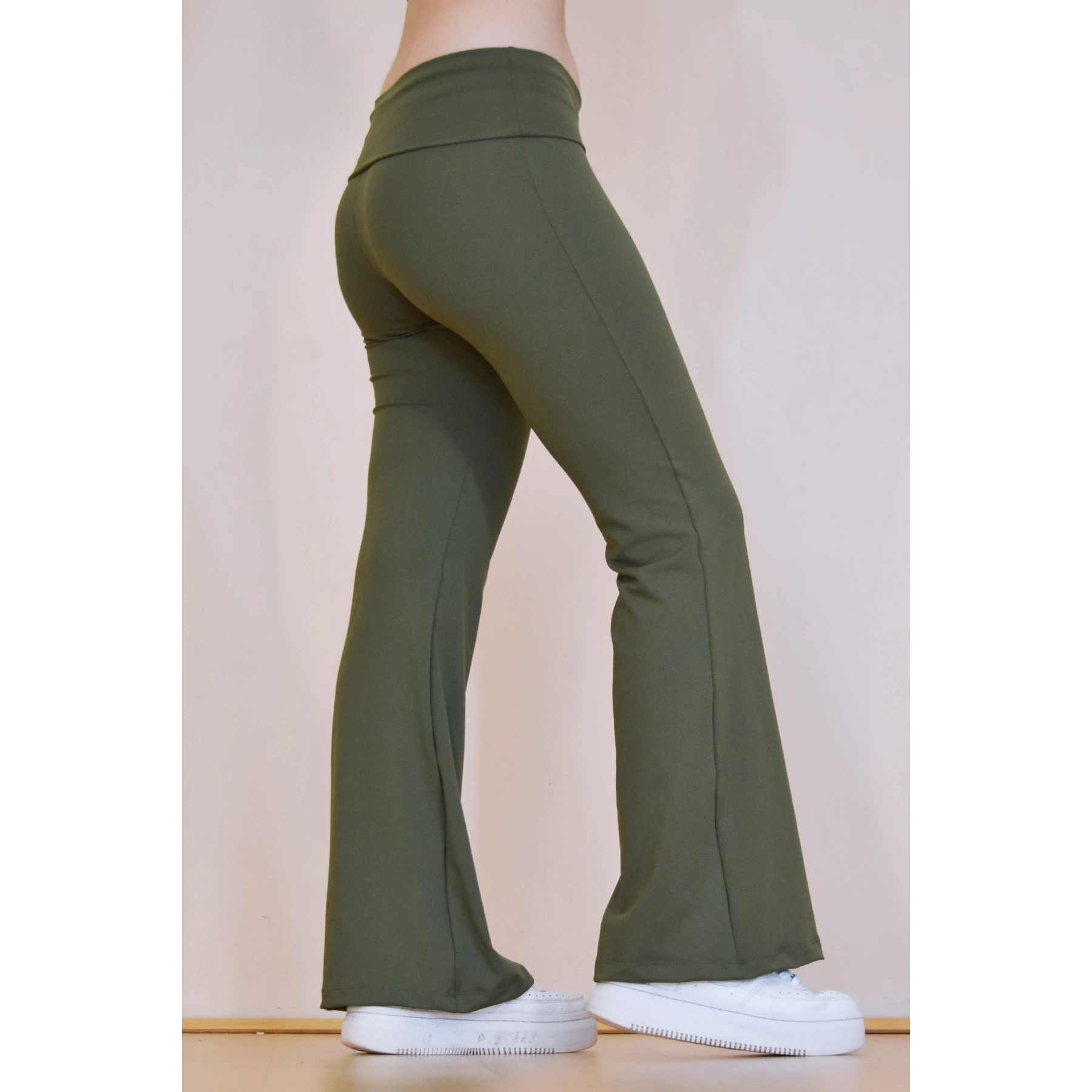 Olívazöld basic magasderekú, bő szárú leggings