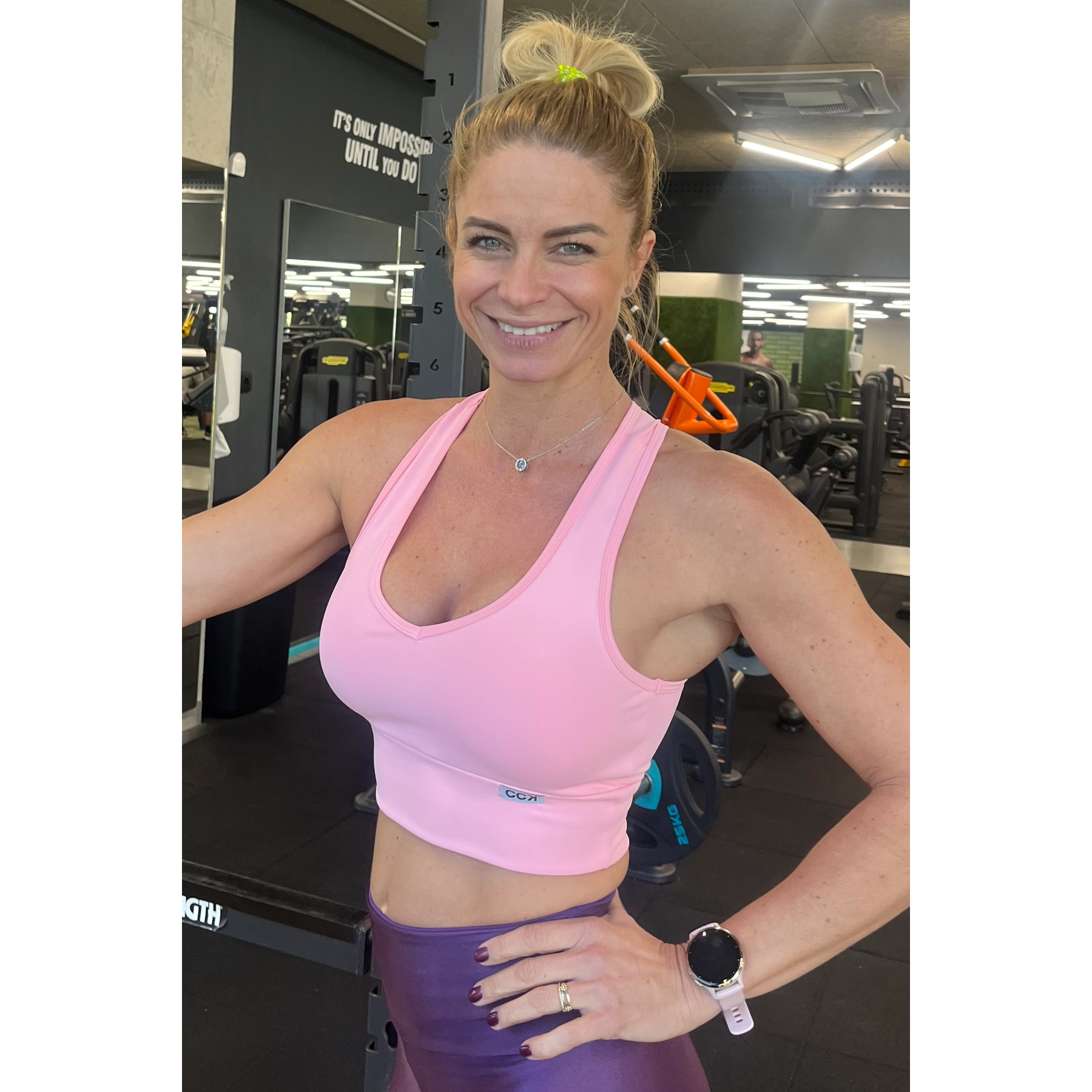 Fitnesz crop trikó, babarózsaszín